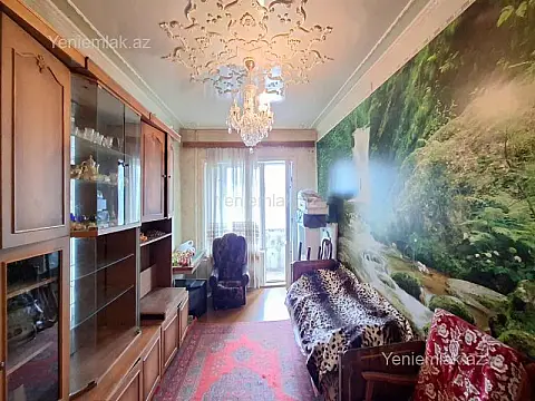 Satılır 4 otaqlı köhnə tikili 115 m²