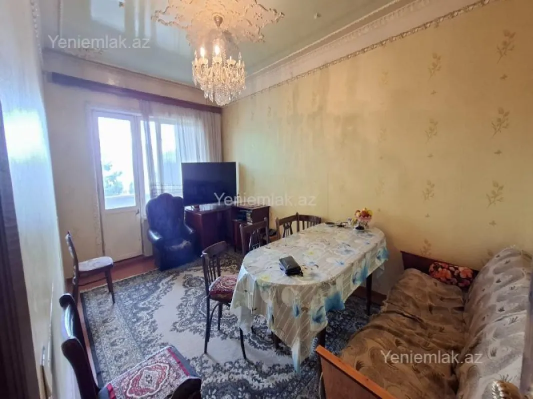 Satılır 4 otaqlı köhnə tikili 115 m²