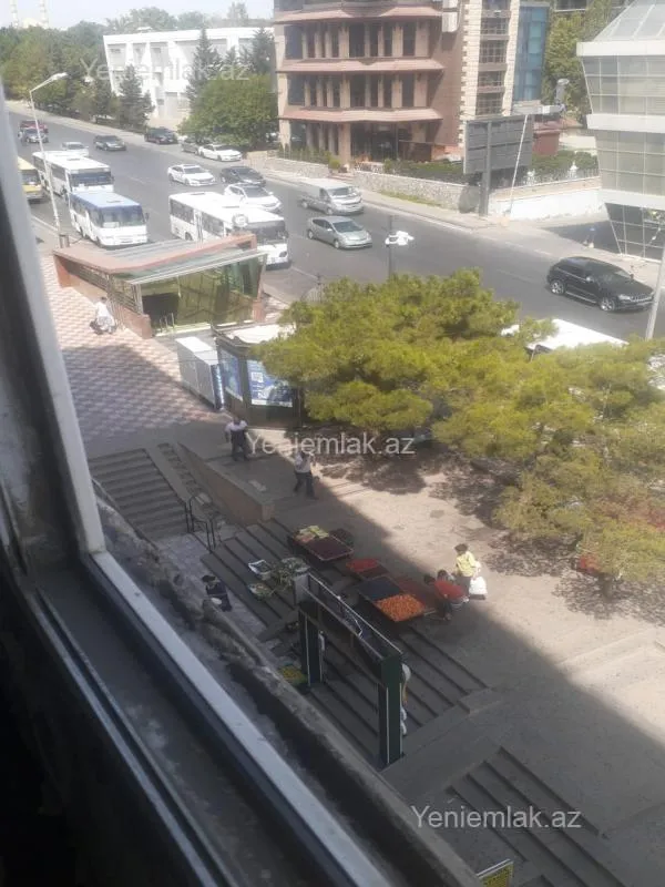 Satılır 4 otaqlı köhnə tikili 115 m²