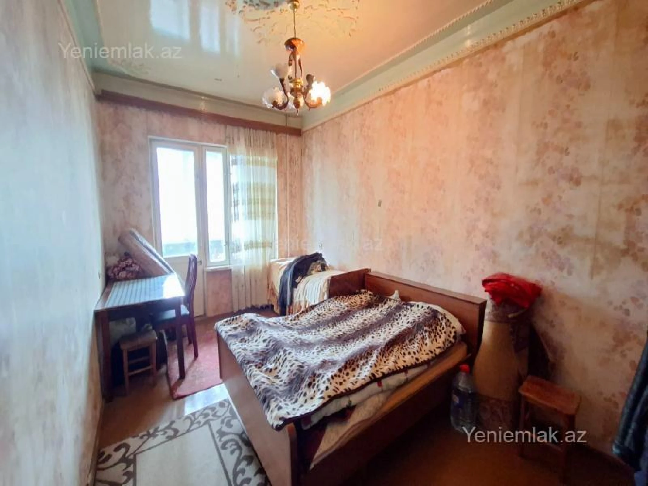 Satılır 4 otaqlı köhnə tikili 115 m²