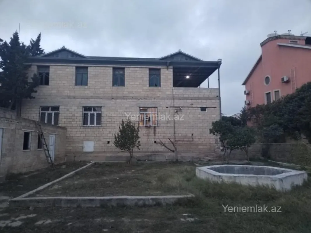 Satılır 11 otaqlı həyət evi 355 m²