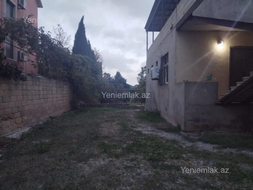 Satılır 11 otaqlı həyət evi 355 m²