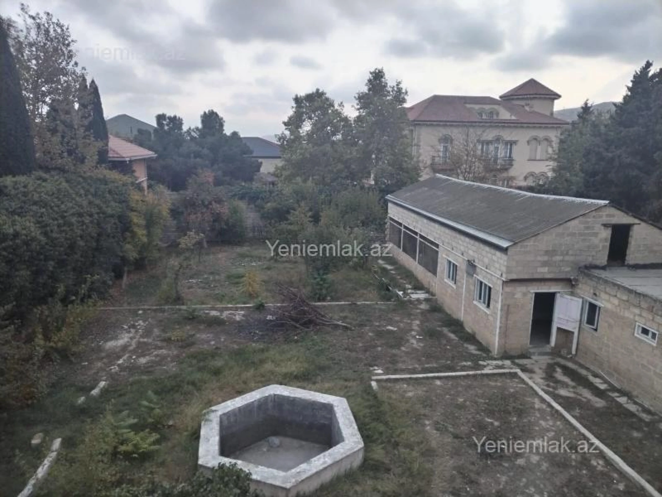 Satılır 11 otaqlı həyət evi 355 m²