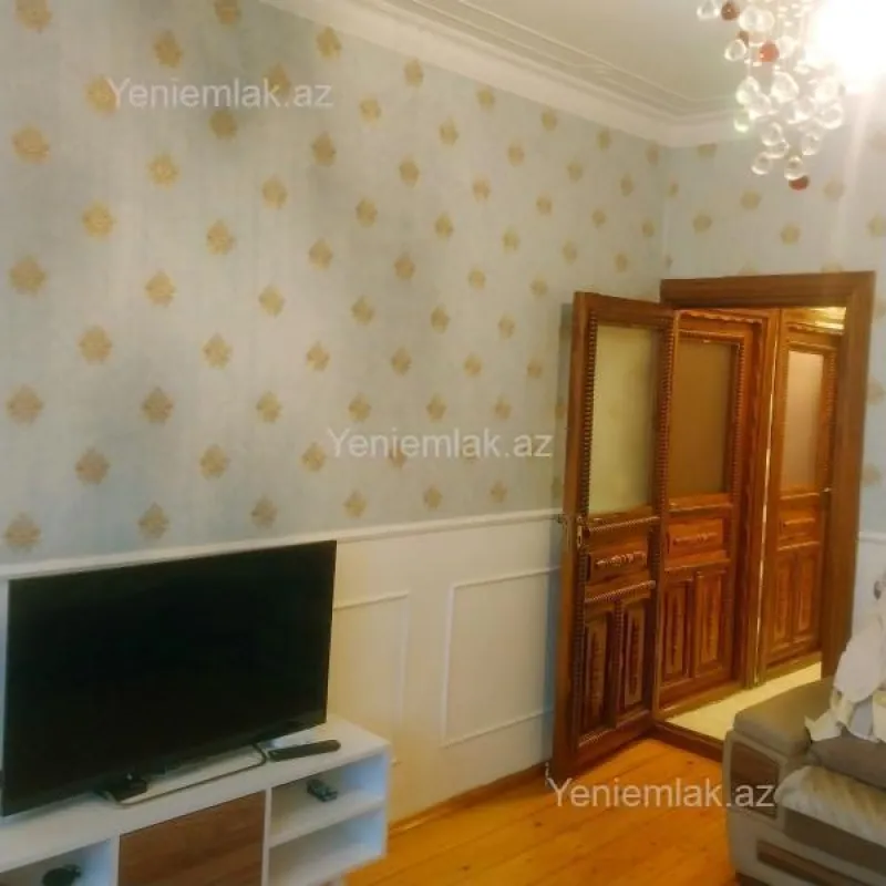 Satılır 3 otaqlı köhnə tikili 90 m²