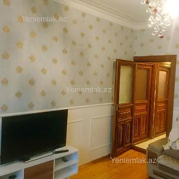Satılır 3 otaqlı köhnə tikili 90 m²