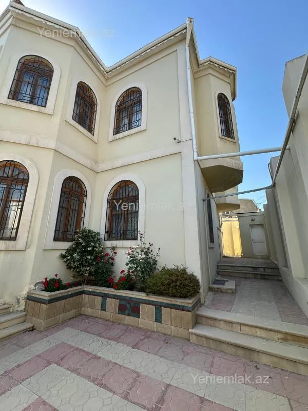 Satılır 6 otaqlı həyət evi 270 m²