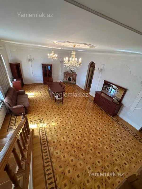 Satılır 6 otaqlı həyət evi 270 m²