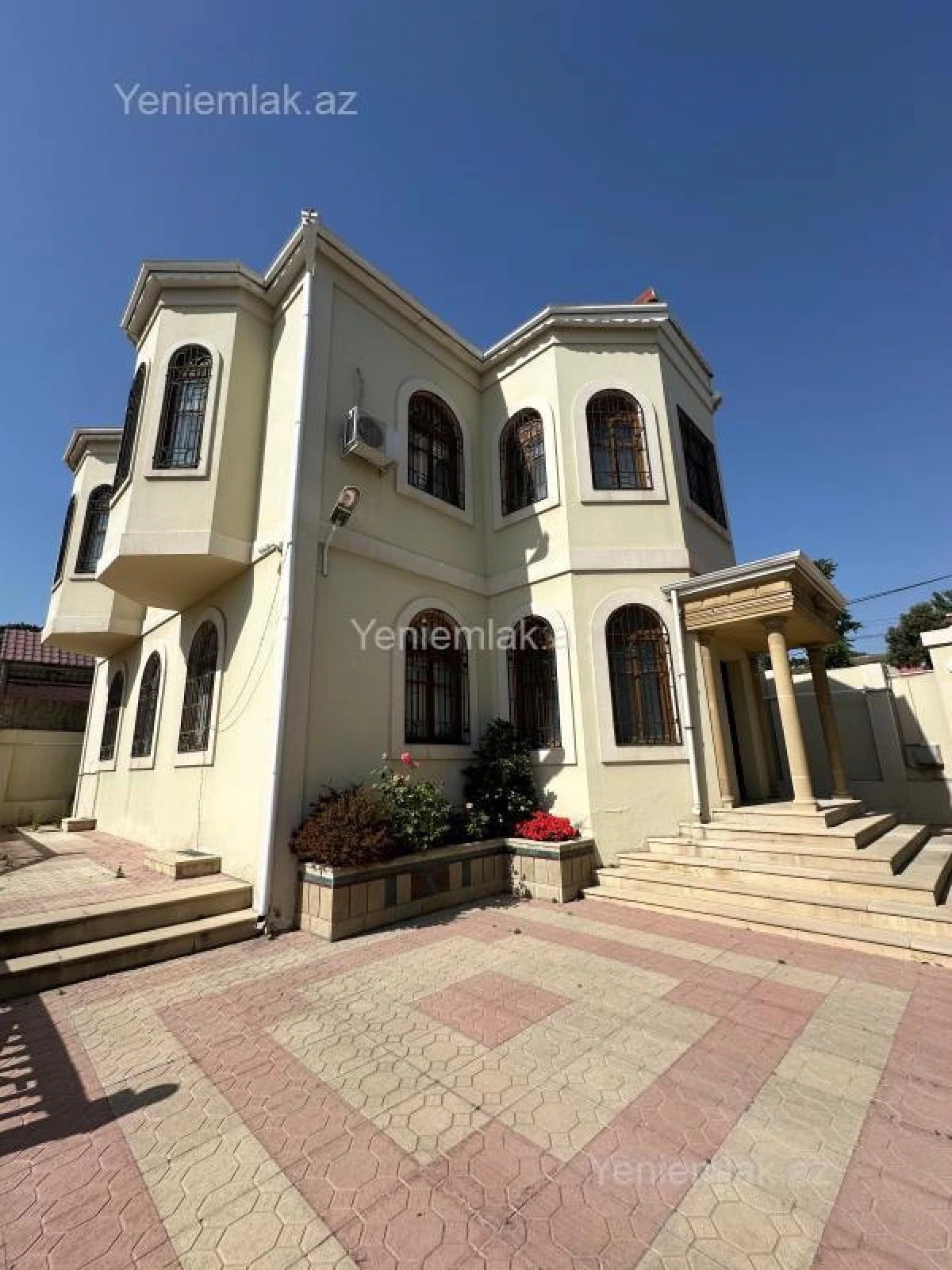 Satılır 6 otaqlı həyət evi 270 m²