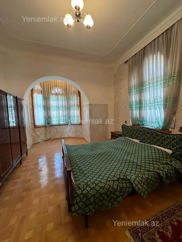 Satılır 6 otaqlı həyət evi 270 m²