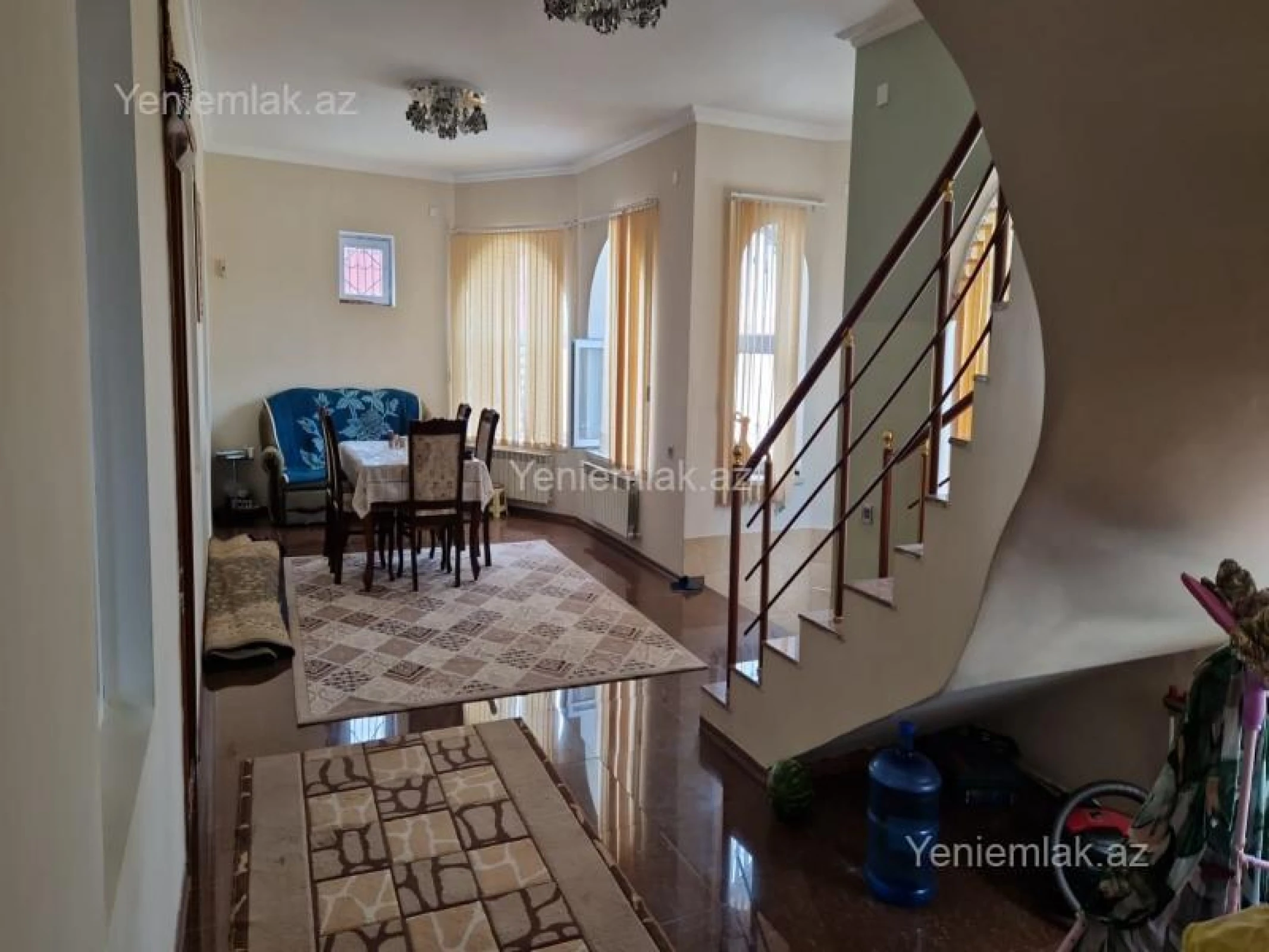 Satılır 5 otaqlı həyət evi 350 m²