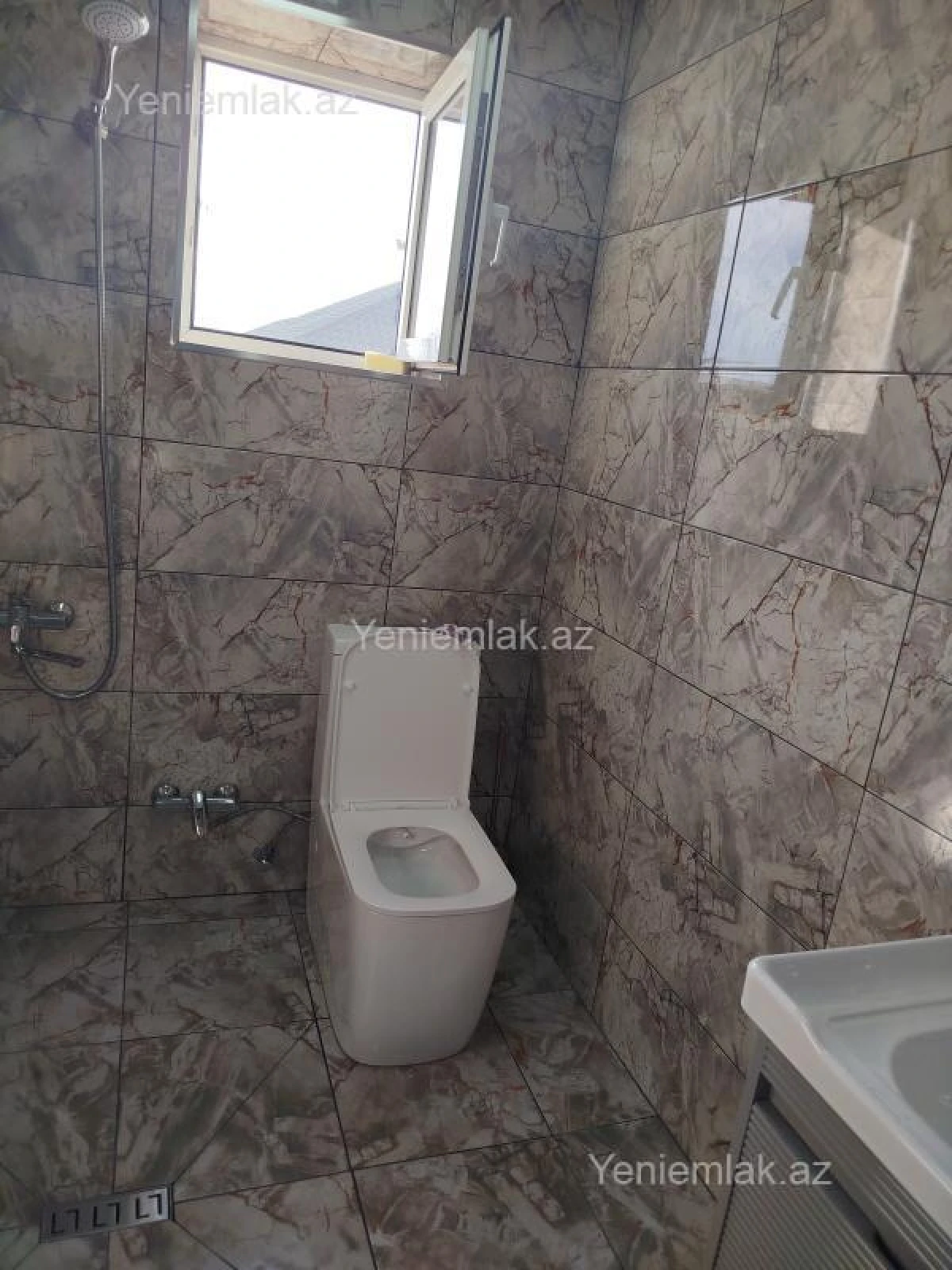 Satılır 3 otaqlı həyət evi 100 m²