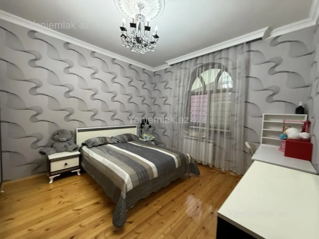 Satılır 6 otaqlı həyət evi 250 m²