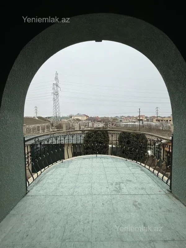 Satılır 6 otaqlı həyət evi 250 m²