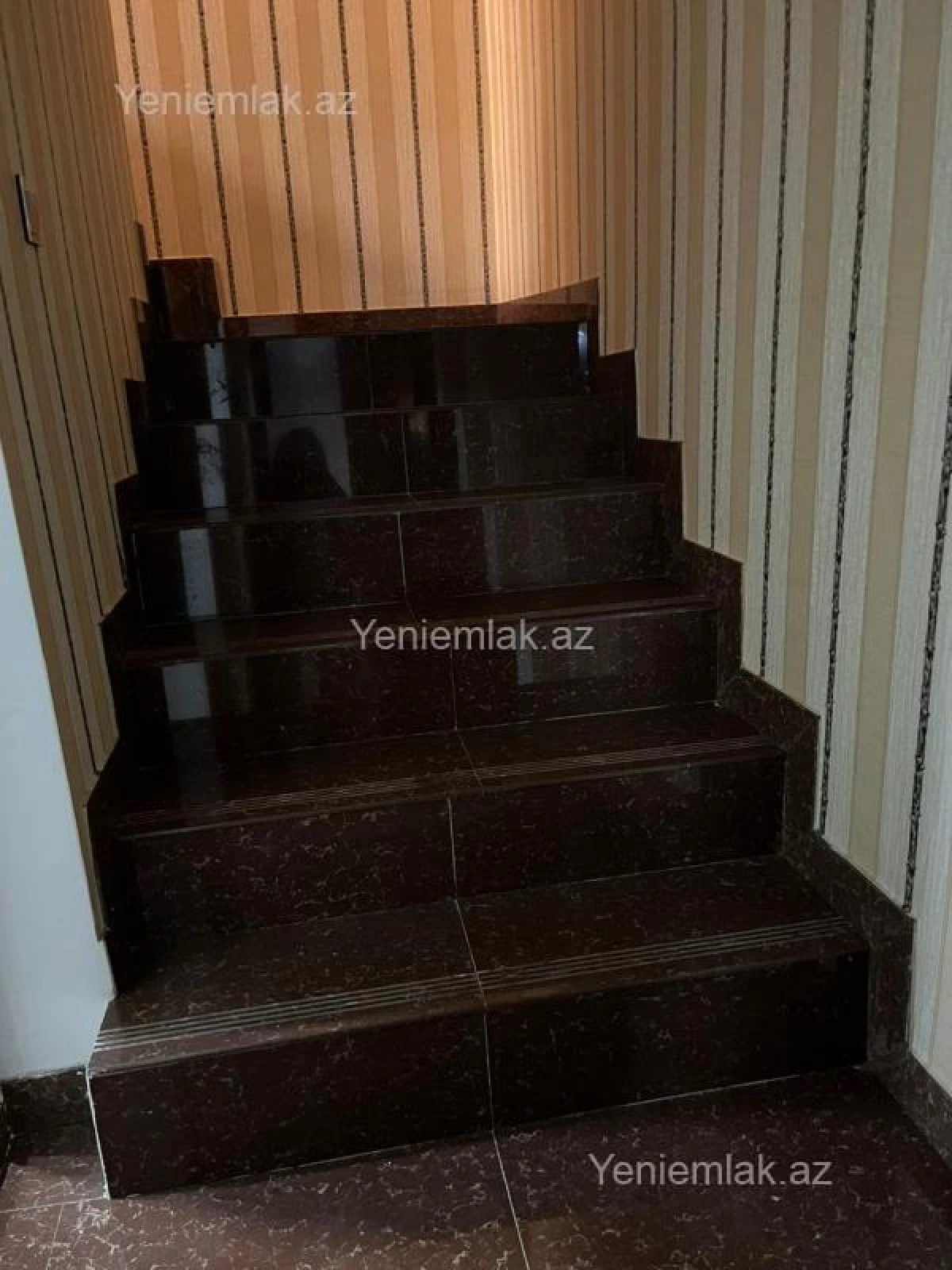 Satılır 6 otaqlı həyət evi 656 m²