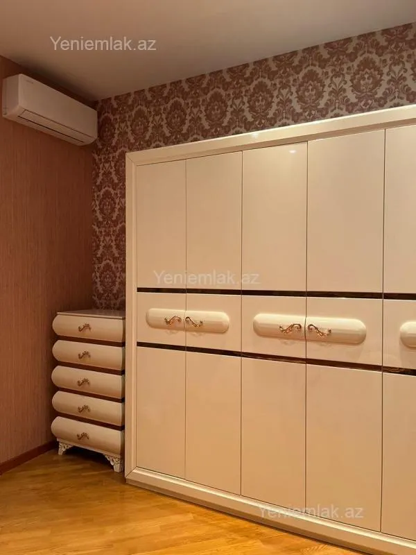 Satılır 6 otaqlı həyət evi 656 m²