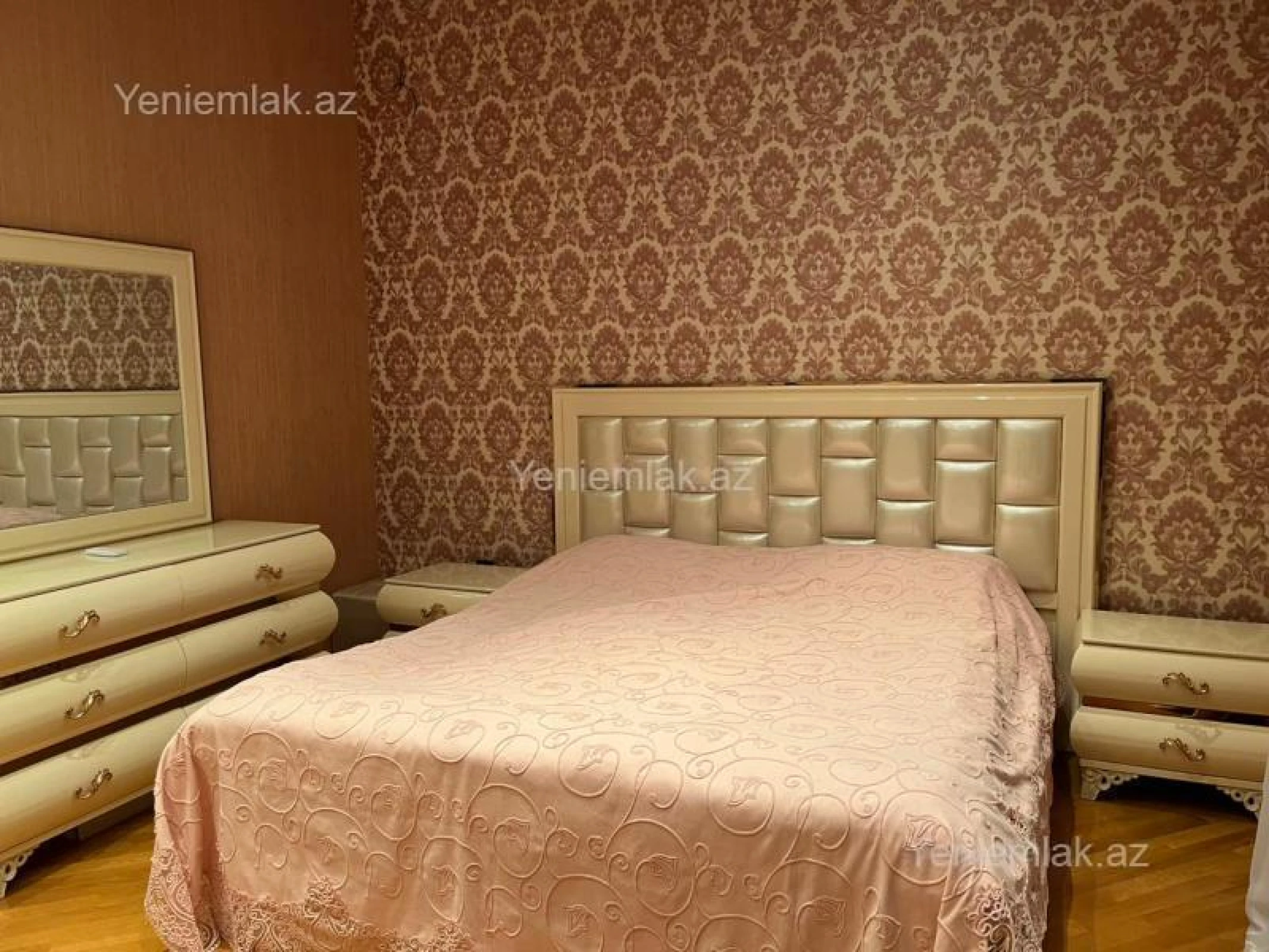 Satılır 6 otaqlı həyət evi 656 m²