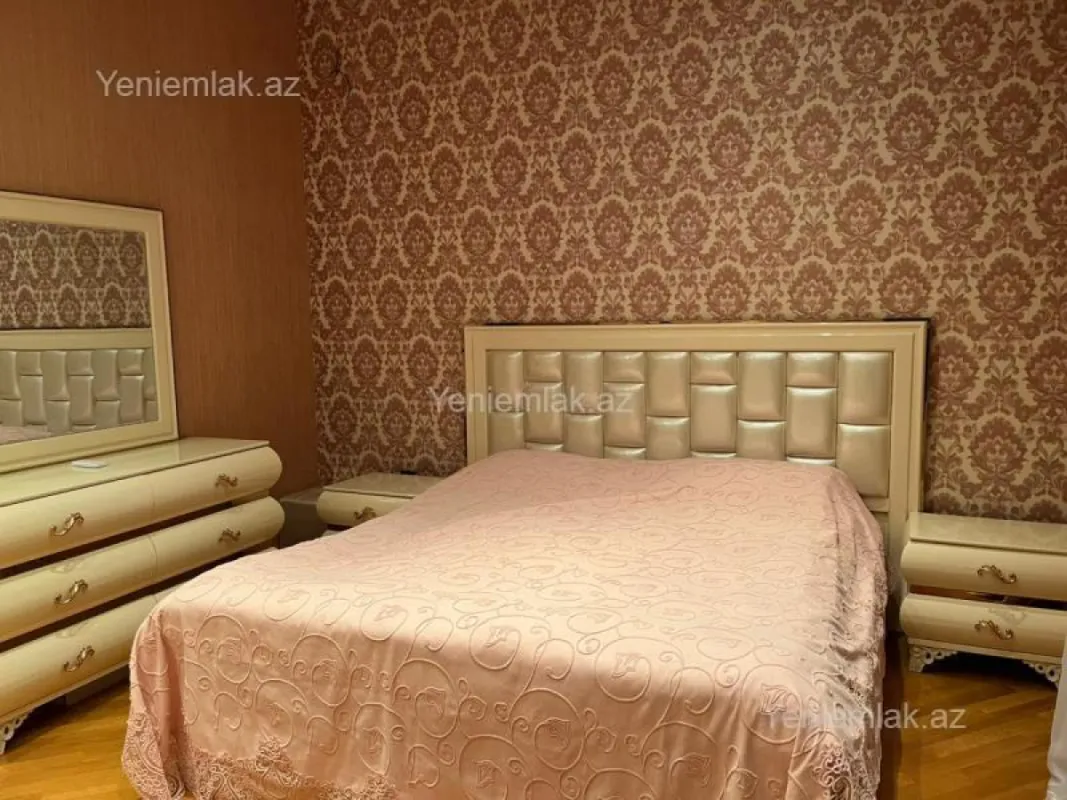 Satılır 6 otaqlı həyət evi 656 m²