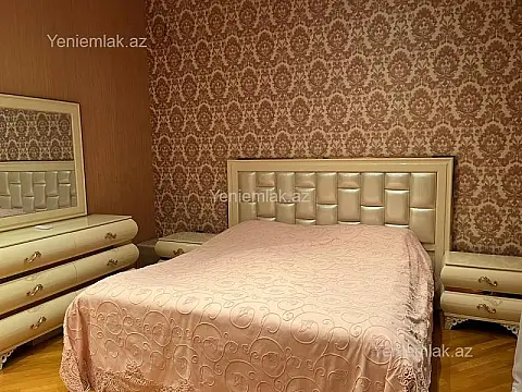 Satılır 6 otaqlı həyət evi 656 m²