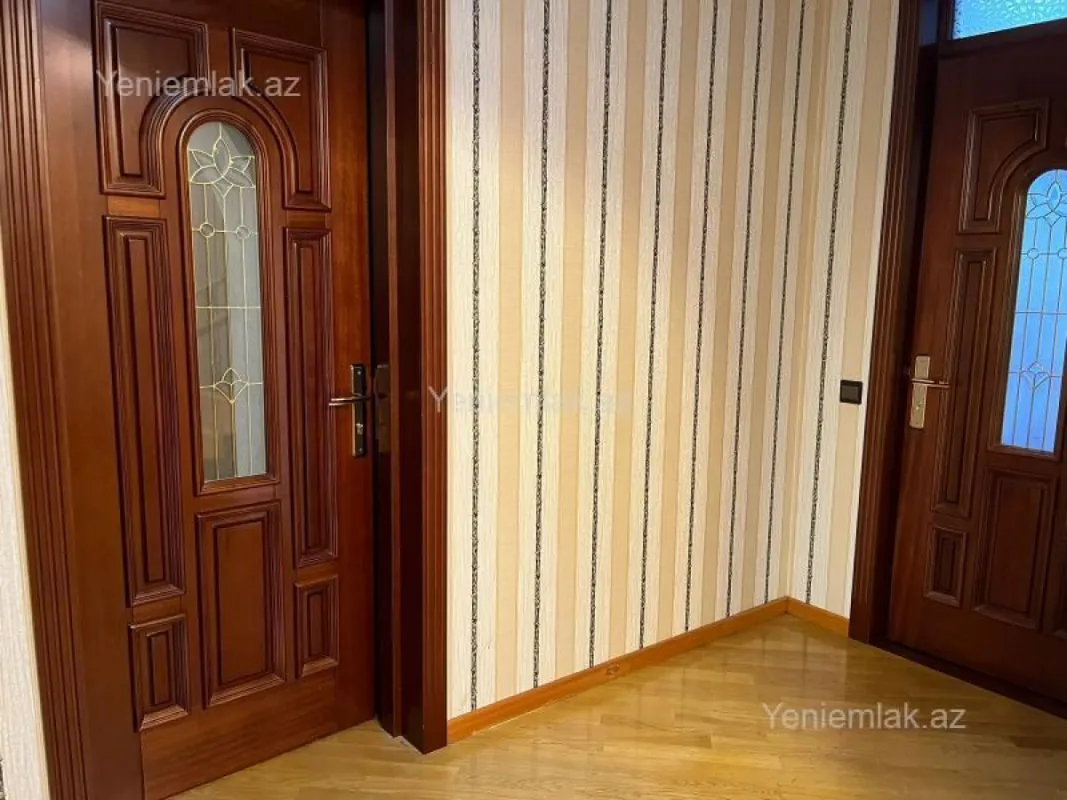 Satılır 6 otaqlı həyət evi 656 m²