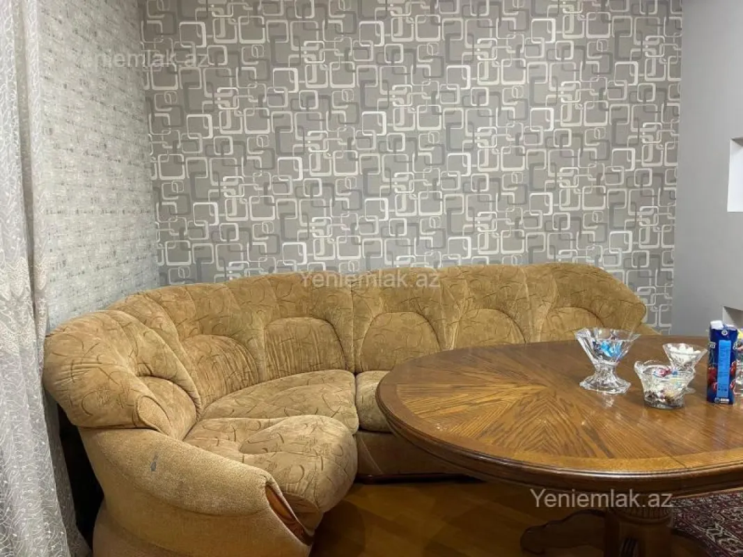 Satılır 6 otaqlı həyət evi 656 m²