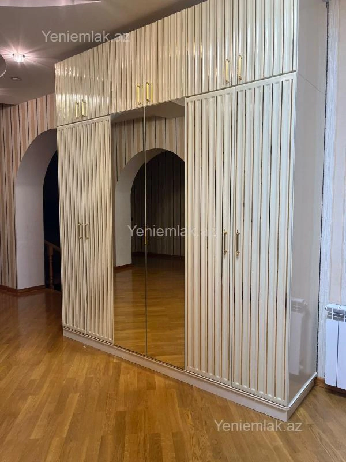 Satılır 6 otaqlı həyət evi 656 m²