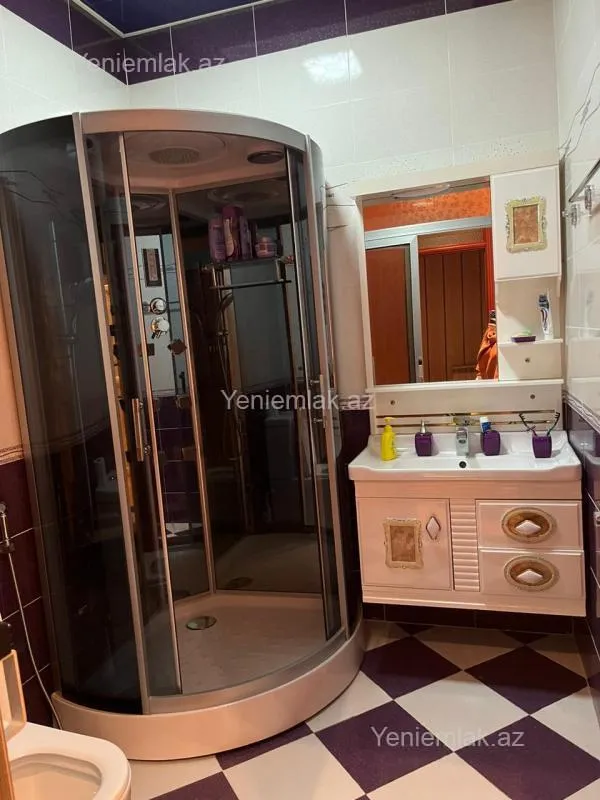 Satılır 6 otaqlı həyət evi 656 m²