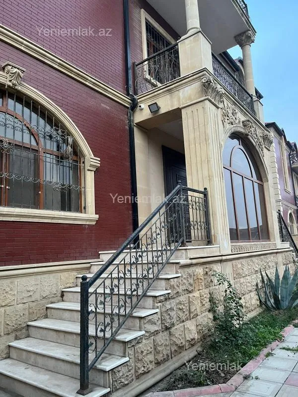 Satılır 6 otaqlı həyət evi 656 m²