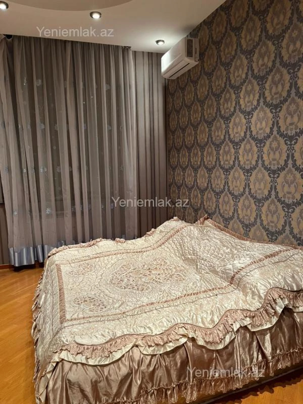 Satılır 6 otaqlı həyət evi 656 m²