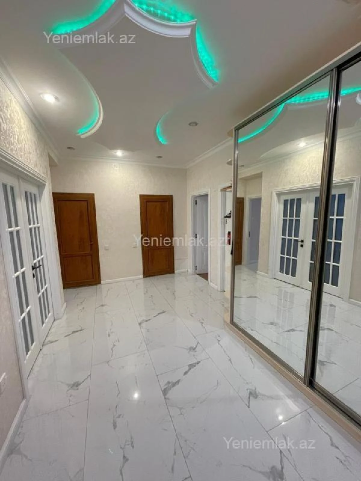 Satılır 3 otaqlı yeni tikili 130 m²
