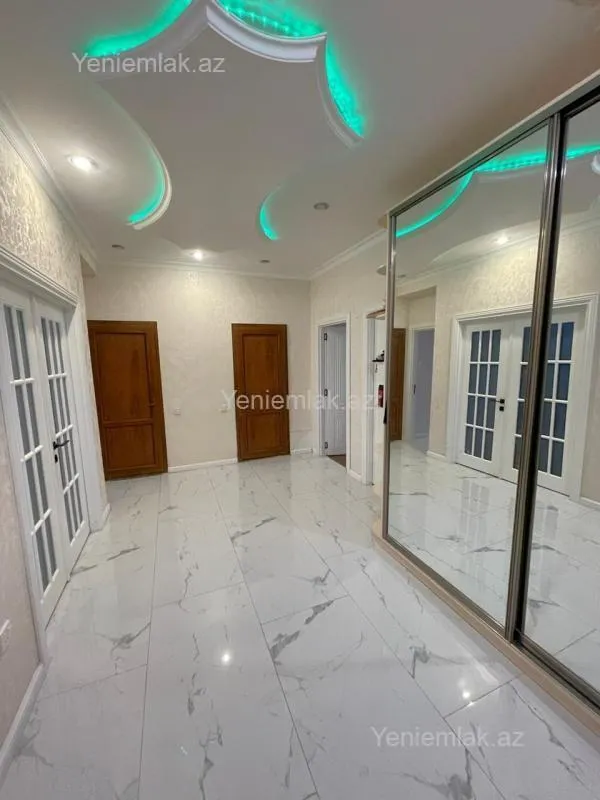 Satılır 3 otaqlı yeni tikili 130 m²