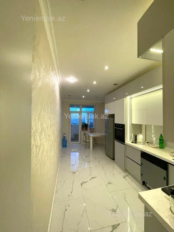 Satılır 3 otaqlı yeni tikili 130 m²