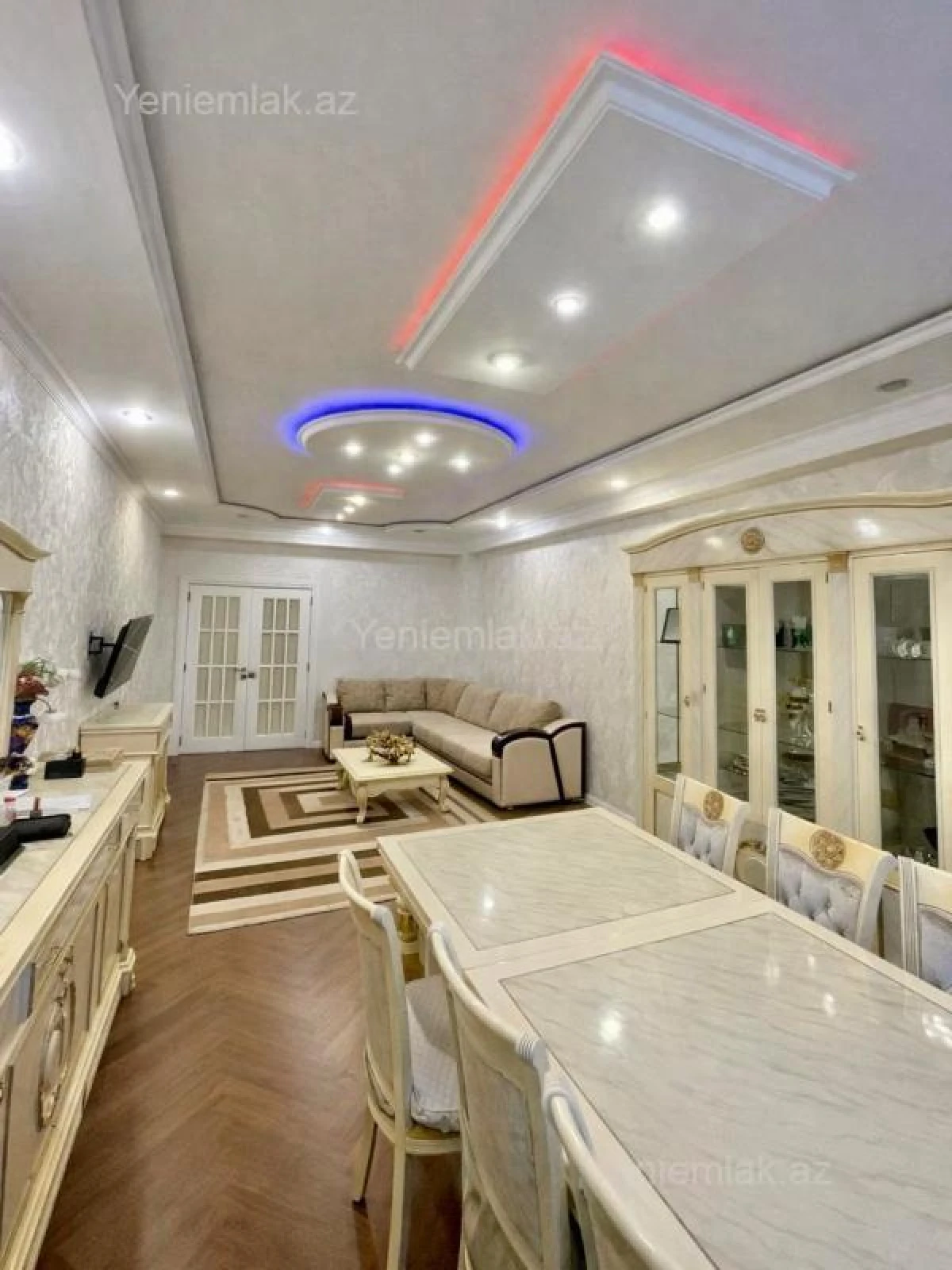 Satılır 3 otaqlı yeni tikili 130 m²