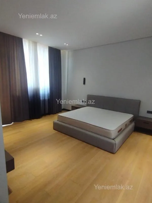 Satılır 4 otaqlı həyət evi 300 m²