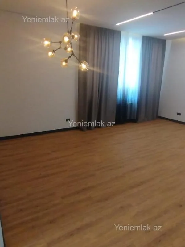 Satılır 4 otaqlı həyət evi 300 m²