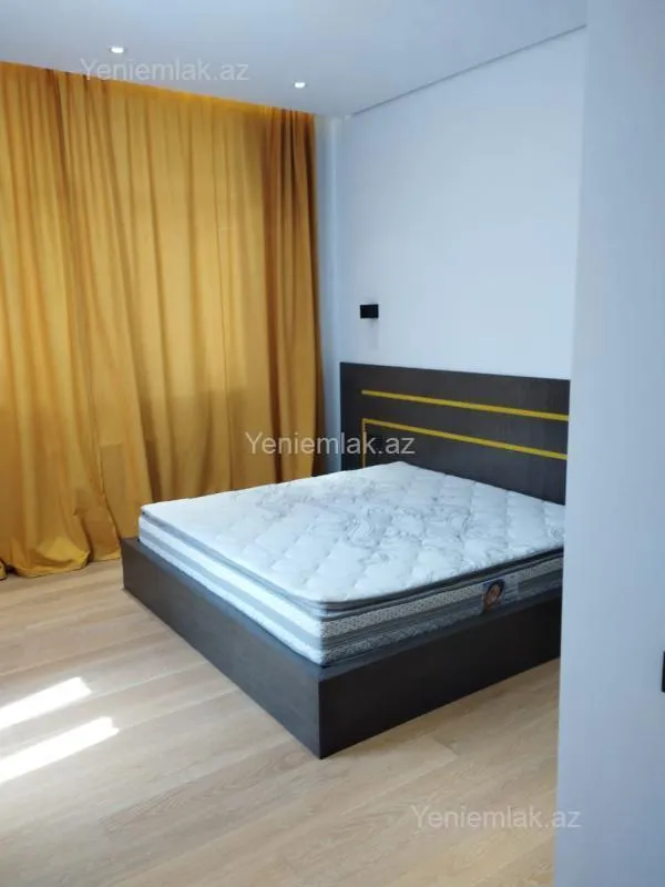 Satılır 4 otaqlı həyət evi 300 m²