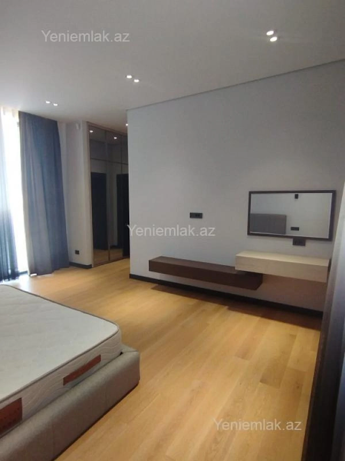 Satılır 4 otaqlı həyət evi 300 m²