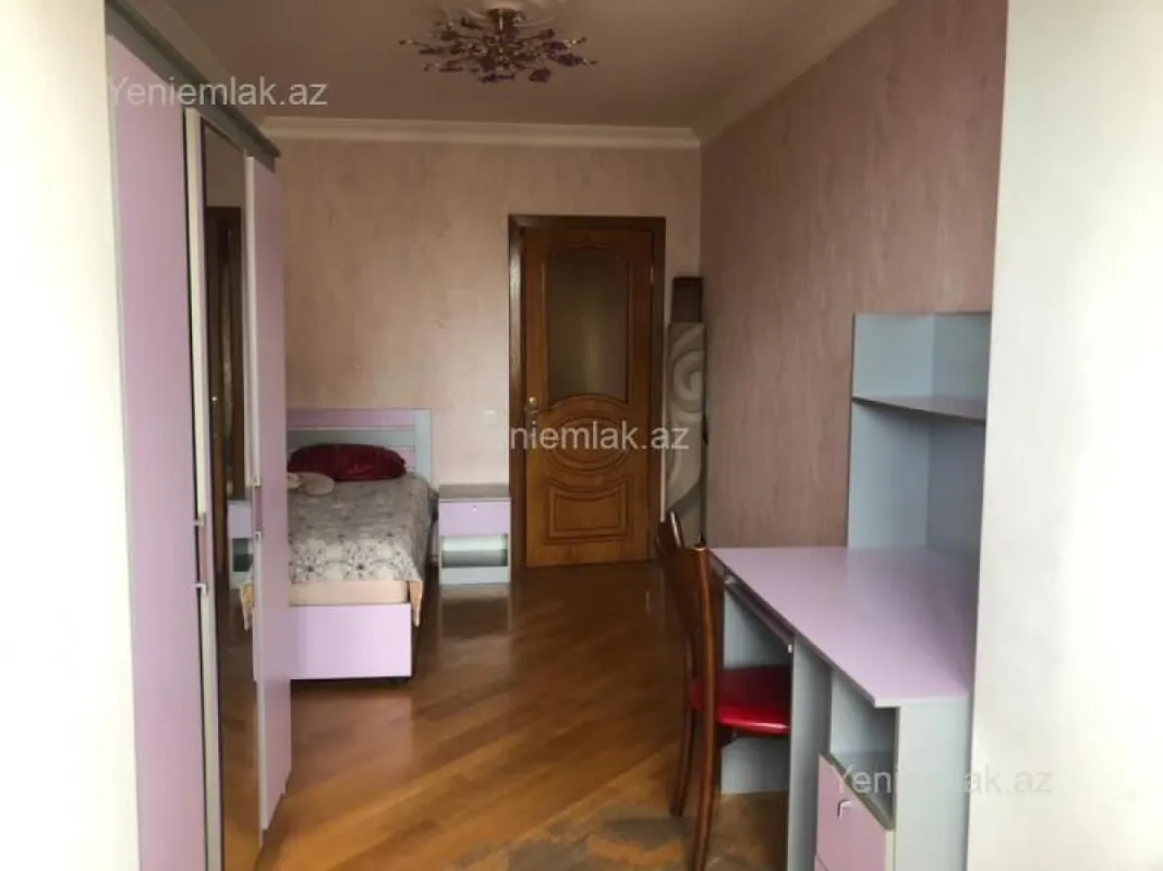 Satılır 4 otaqlı köhnə tikili 95 m²