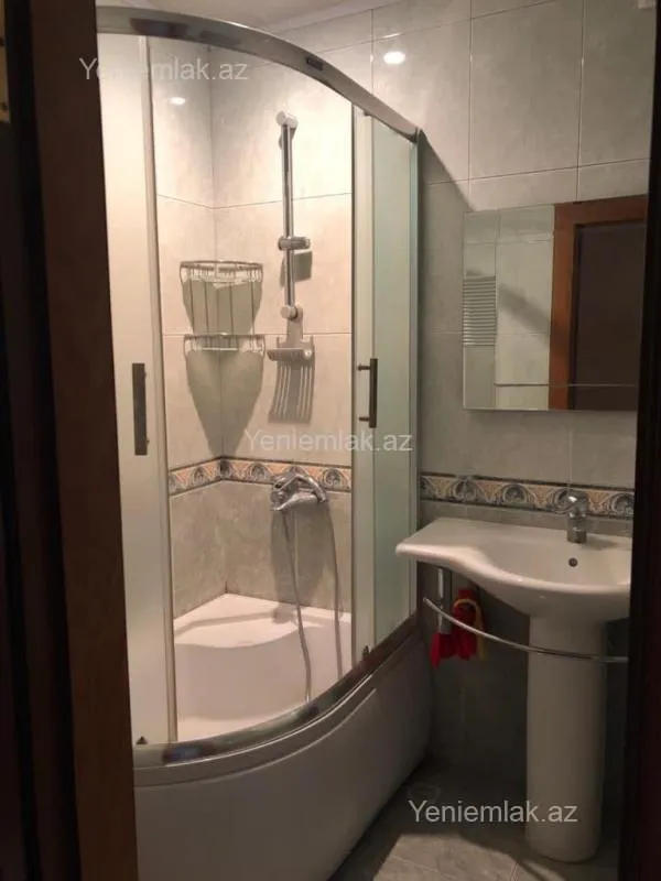 Satılır 4 otaqlı köhnə tikili 95 m²