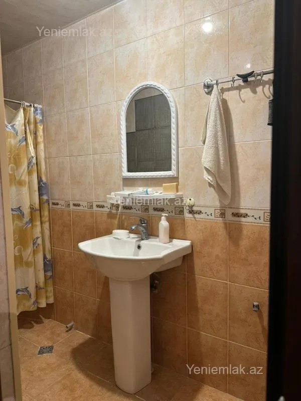 Satılır 3 otaqlı köhnə tikili 100 m²