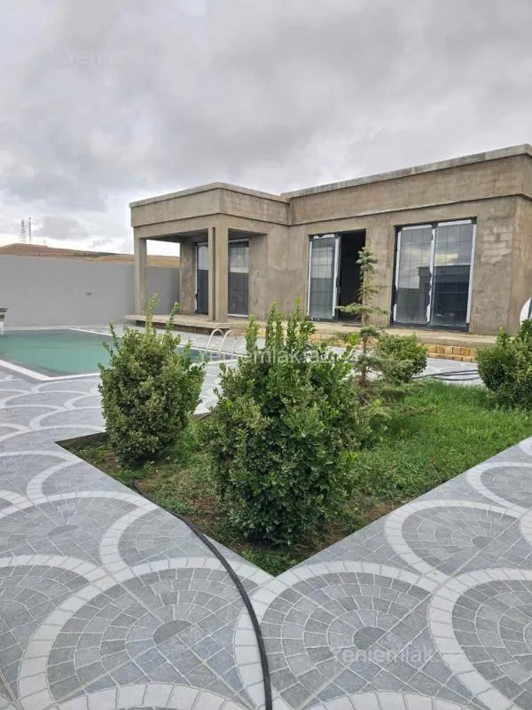Satılır 5 otaqlı həyət evi 250 m²
