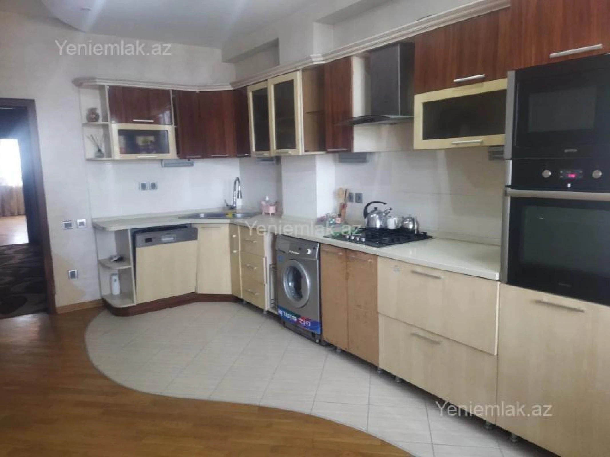 Satılır 3 otaqlı yeni tikili 130 m²