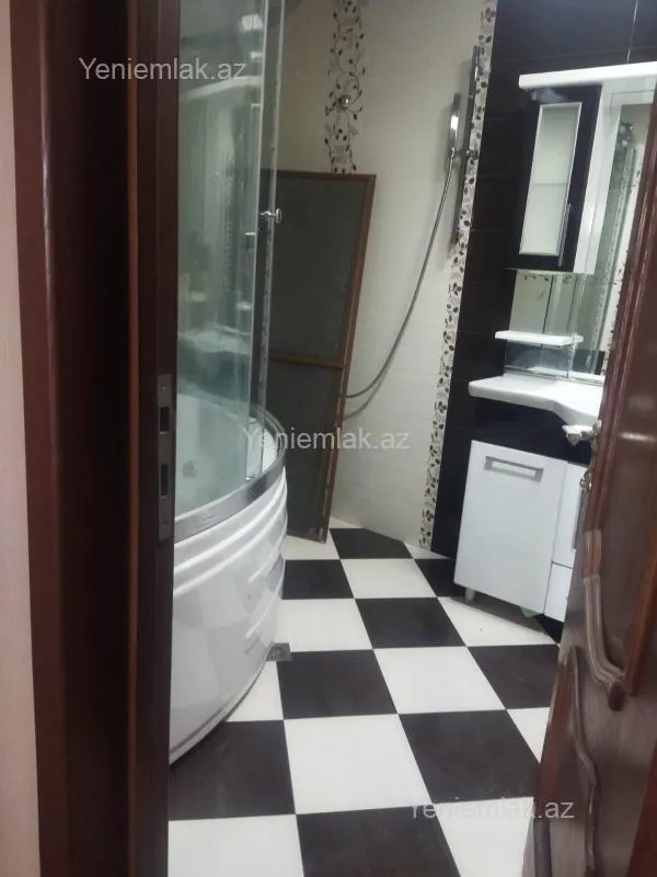 Satılır 3 otaqlı yeni tikili 130 m²