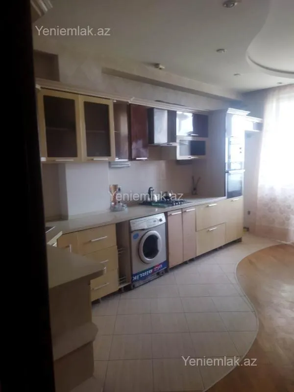 Satılır 3 otaqlı yeni tikili 130 m²