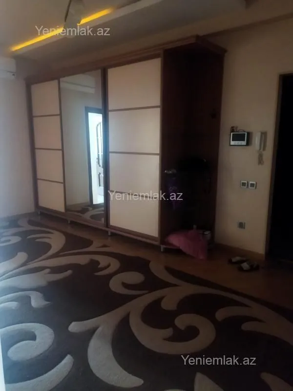 Satılır 3 otaqlı yeni tikili 130 m²