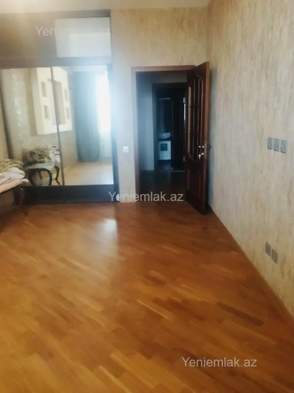 Satılır 3 otaqlı yeni tikili 130 m²