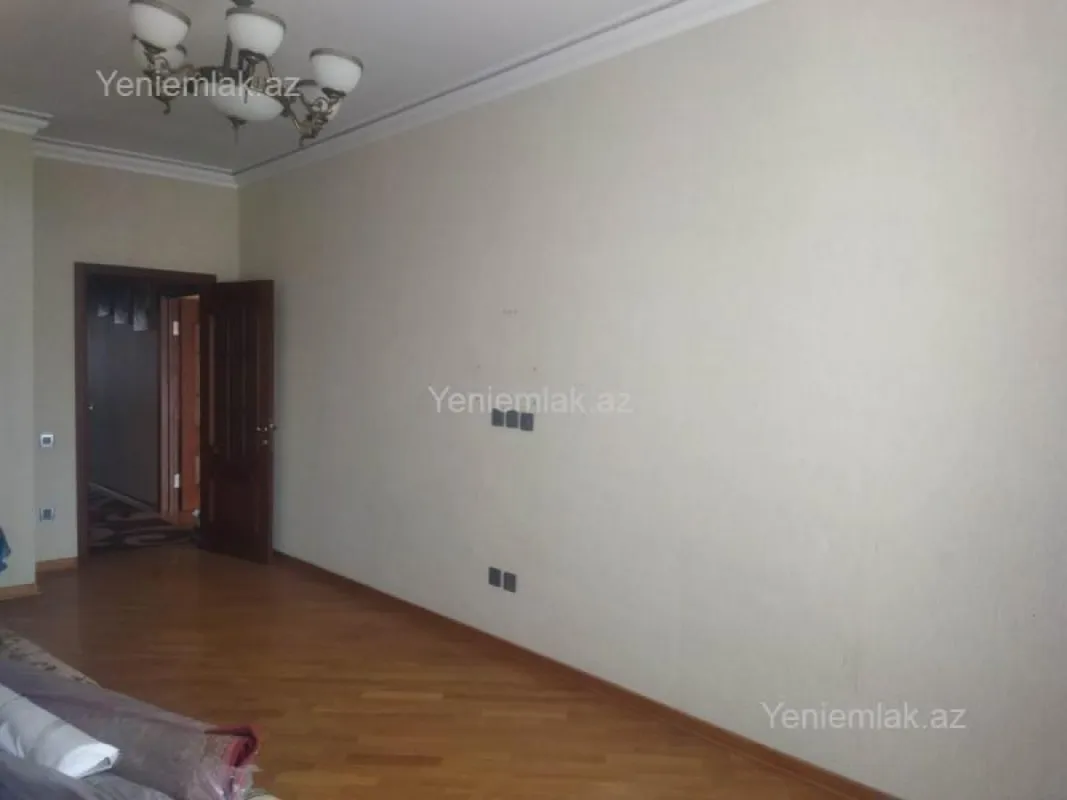 Satılır 3 otaqlı yeni tikili 130 m²