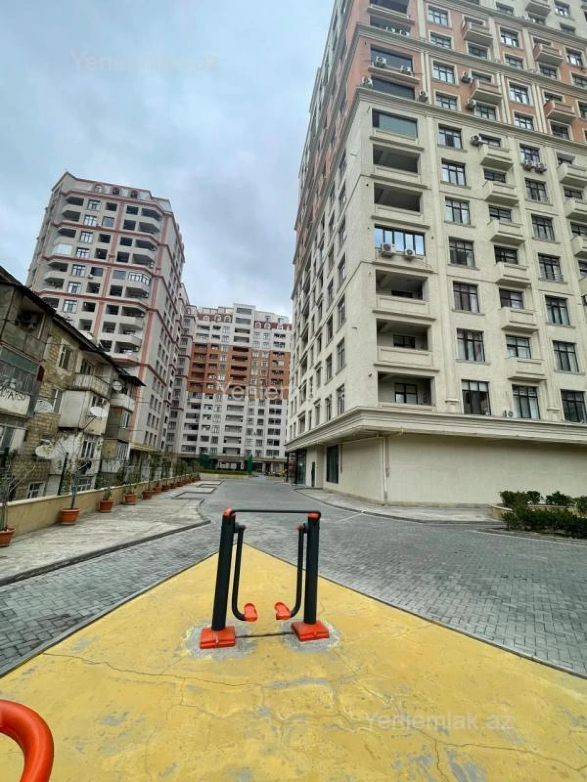 Satılır 3 otaqlı yeni tikili 122 m²