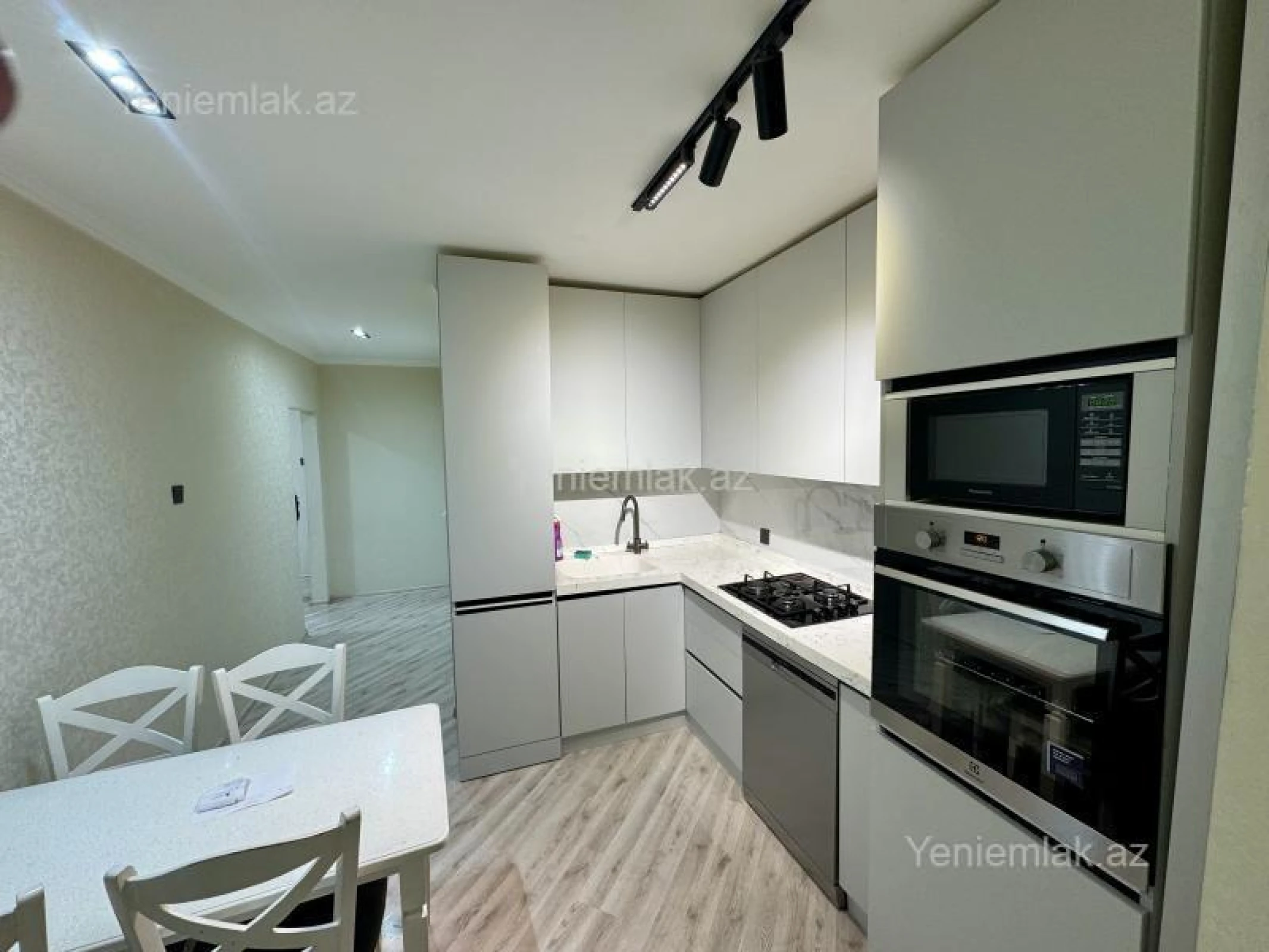 Satılır 3 otaqlı köhnə tikili 80 m²