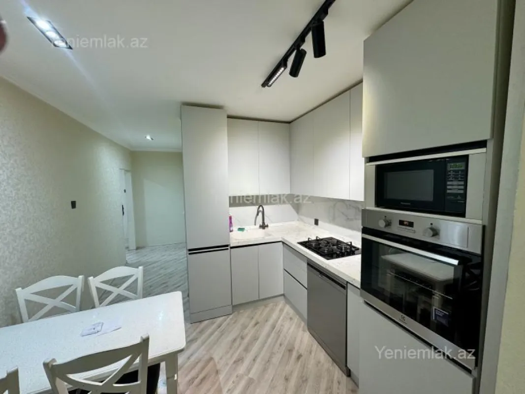 Satılır 3 otaqlı köhnə tikili 80 m²