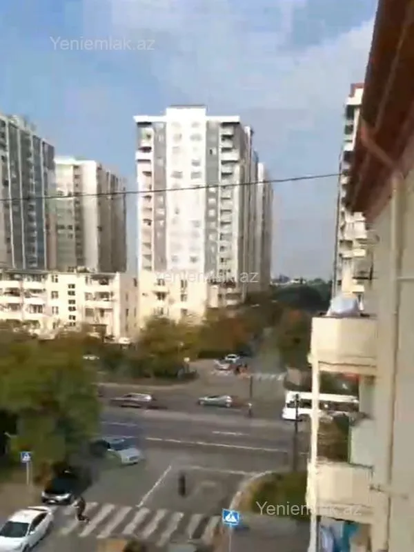 Satılır 3 otaqlı köhnə tikili 90 m²